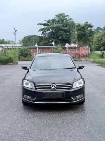 volkswagen-passat-18-auto-2013-big-0