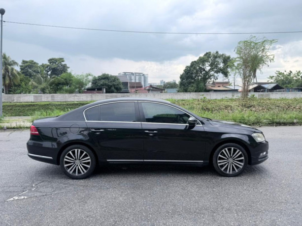 volkswagen-passat-18-auto-2013-big-3
