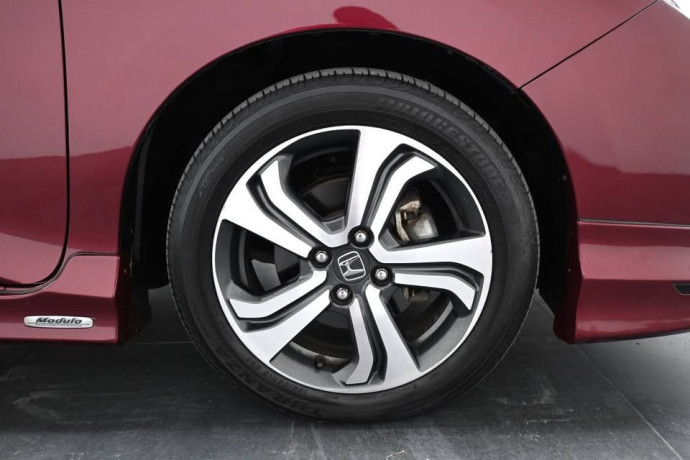 2016-honda-city-15-v-excellent-condition-big-4